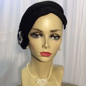 Vintage 1950’s Black Felt Wool Hat by Leslie James | Made in France